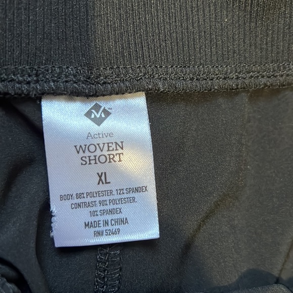 Black Active Shorts with Pockets Size XL - Picture 5 of 5